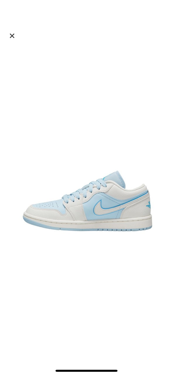 JORDAN 1 LOW SE /// WHITE//SAIL//DK///WOMEN